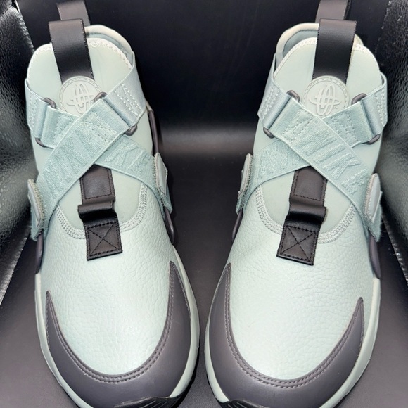 Size 9.5 - Rare Nike Air Huarache City Utility MicaGreen Wmn AQ0085-300 No Box